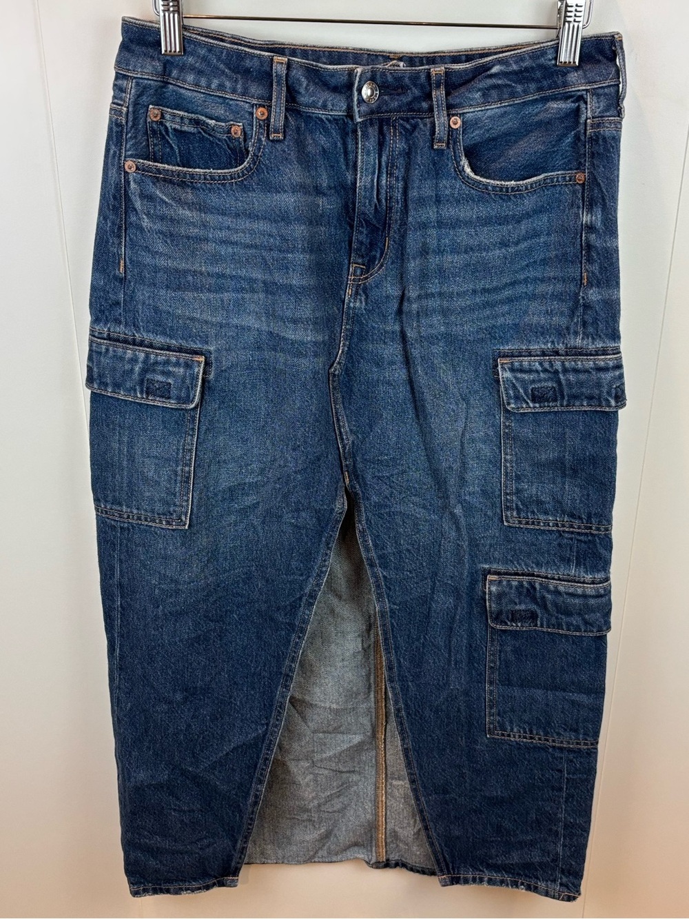 American Eagle Low Rise Maxi Cargo Skirt sz 8 Medium Wash Denim Front Slit
